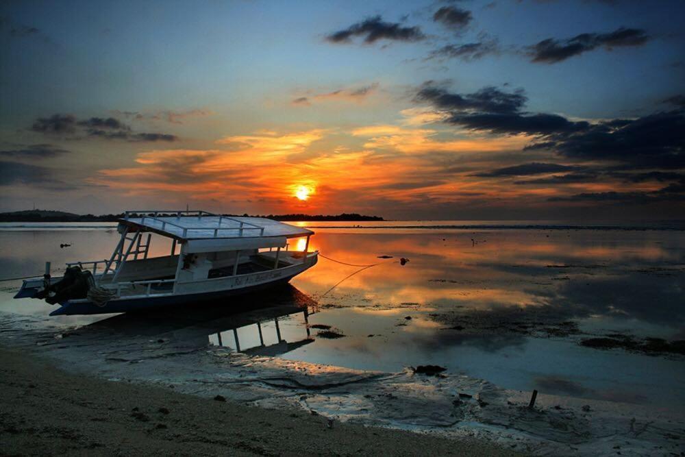 Puri Air Beach Resort & Spa Гили-Эйр Экстерьер фото